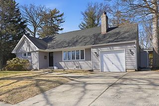 2171 Seneca Drive S, Merrick, NY 11566