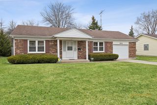 1013 Hampton Court, Mchenry, IL 60050