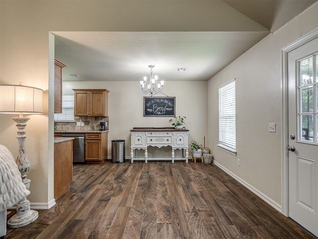 805 S Castle Rock Lane, Mustang, OK 73064