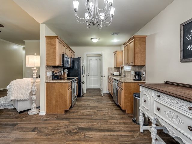 805 S Castle Rock Lane, Mustang, OK 73064