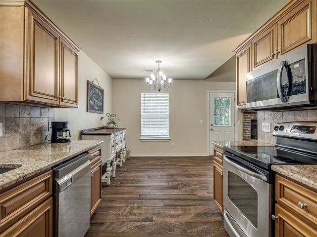 805 S Castle Rock Lane, Mustang, OK 73064