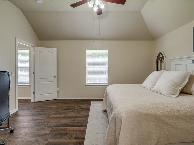 805 S Castle Rock Lane, Mustang, OK 73064