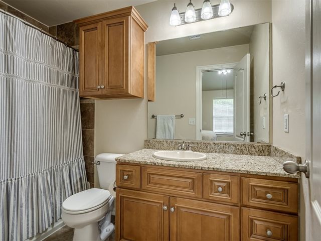 805 S Castle Rock Lane, Mustang, OK 73064