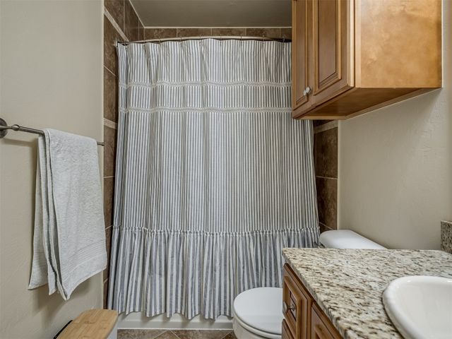 805 S Castle Rock Lane, Mustang, OK 73064