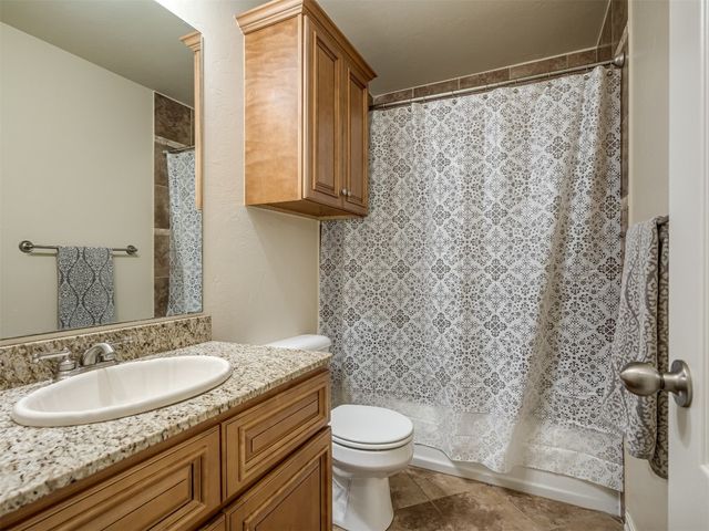 805 S Castle Rock Lane, Mustang, OK 73064