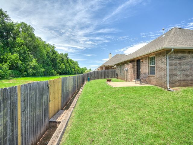 805 S Castle Rock Lane, Mustang, OK 73064