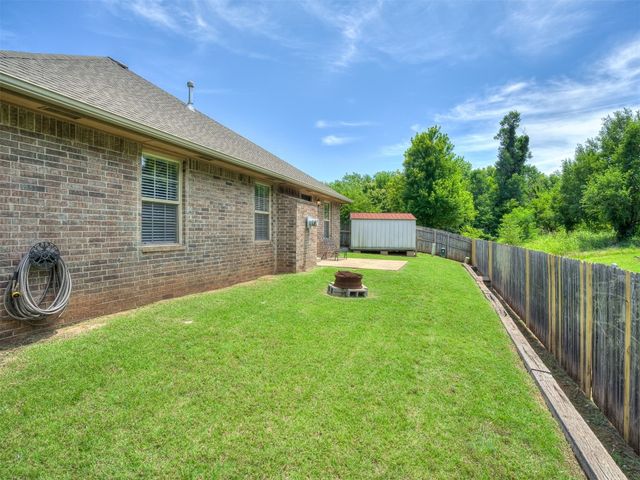805 S Castle Rock Lane, Mustang, OK 73064