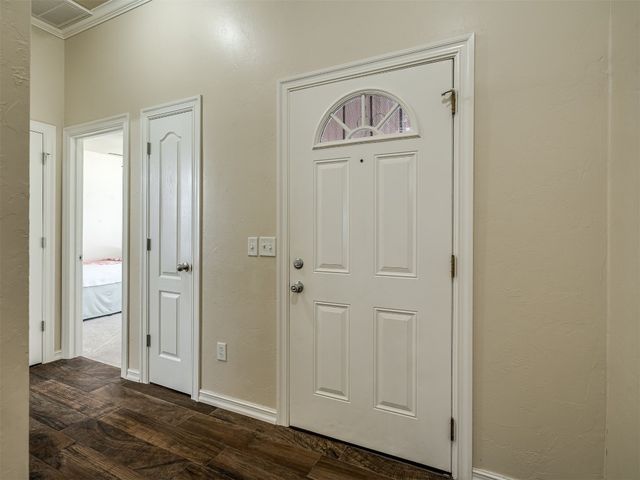 805 S Castle Rock Lane, Mustang, OK 73064