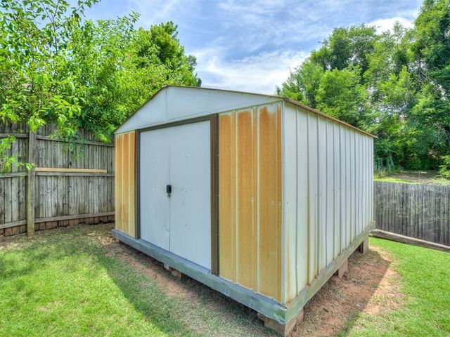 805 S Castle Rock Lane, Mustang, OK 73064