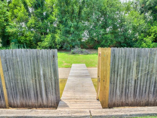 805 S Castle Rock Lane, Mustang, OK 73064