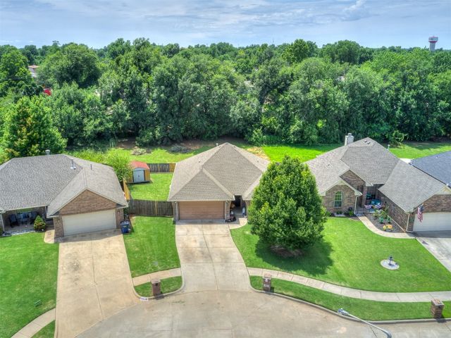 805 S Castle Rock Lane, Mustang, OK 73064
