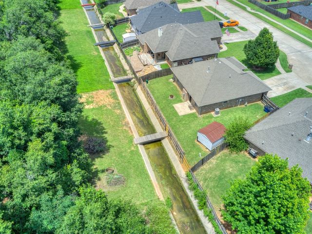 805 S Castle Rock Lane, Mustang, OK 73064