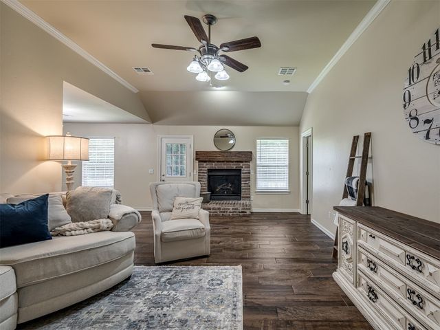 805 S Castle Rock Lane, Mustang, OK 73064