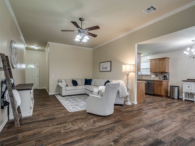 805 S Castle Rock Lane, Mustang, OK 73064