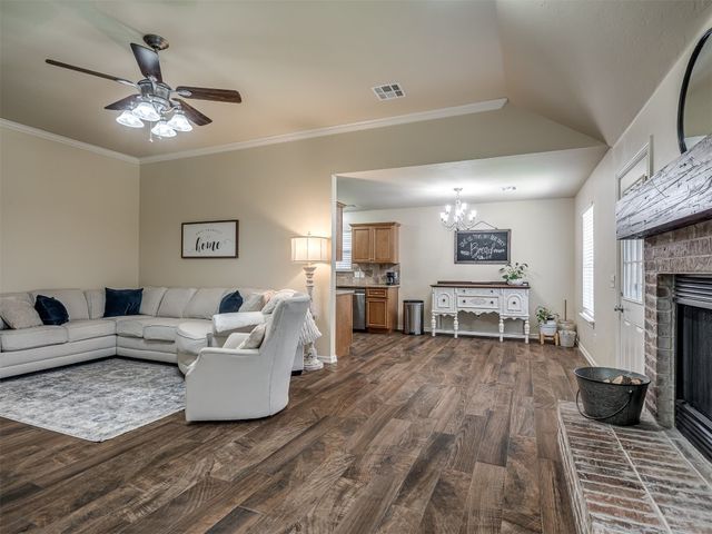 805 S Castle Rock Lane, Mustang, OK 73064