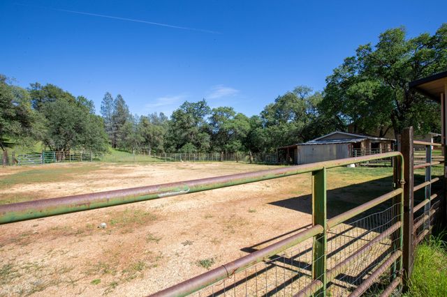 7348 Placer Road, Redding, CA 96001