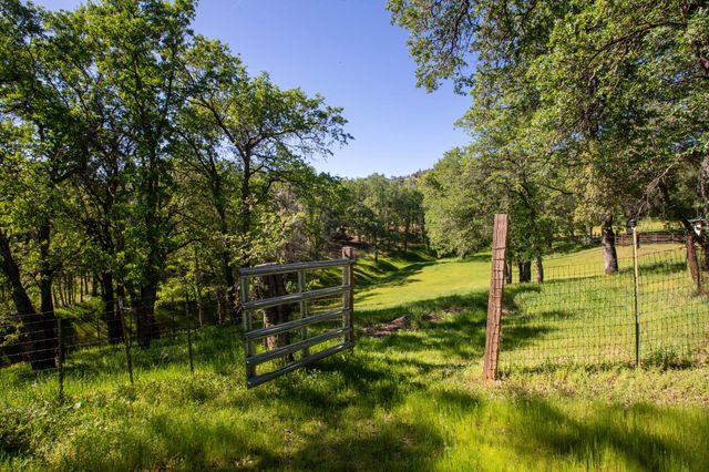 7348 Placer Road, Redding, CA 96001