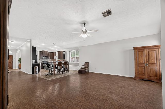 10511 Whisper Bluff Drive, Humble, TX 77396