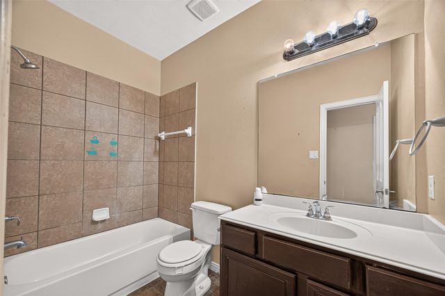 10511 Whisper Bluff Drive, Humble, TX 77396