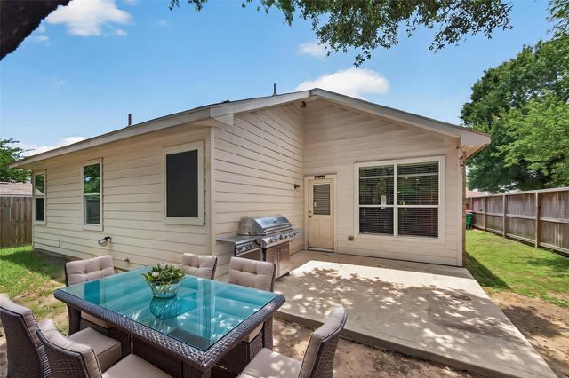 10511 Whisper Bluff Drive, Humble, TX 77396