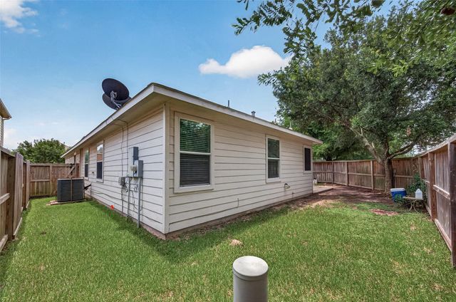 10511 Whisper Bluff Drive, Humble, TX 77396
