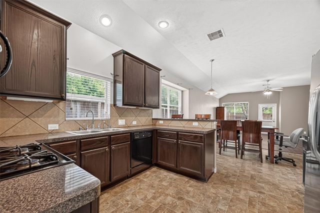 10511 Whisper Bluff Drive, Humble, TX 77396
