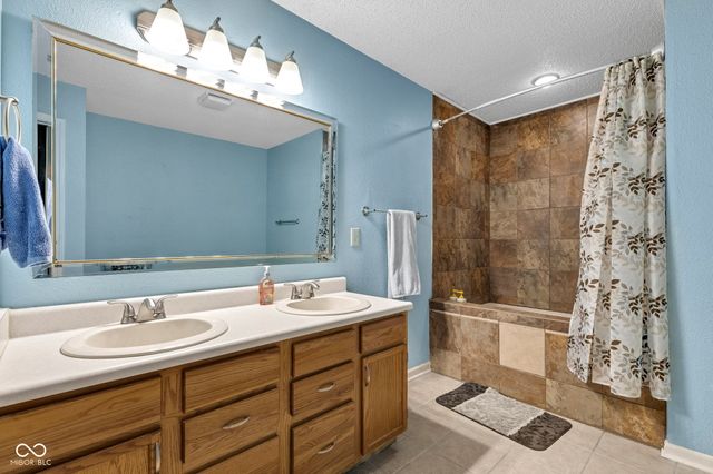 10255 Lothbury Circle, Fishers, IN 46037