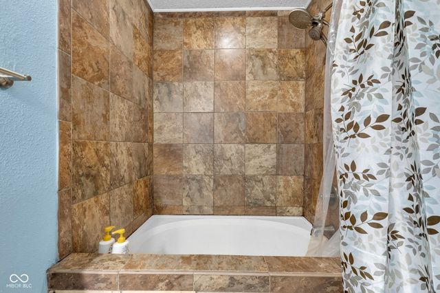 10255 Lothbury Circle, Fishers, IN 46037