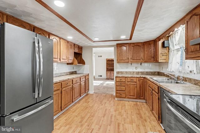 6 STRAWBERRY LN, Carlisle, PA 17013