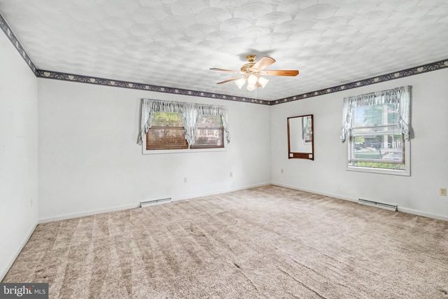 6 STRAWBERRY LN, Carlisle, PA 17013