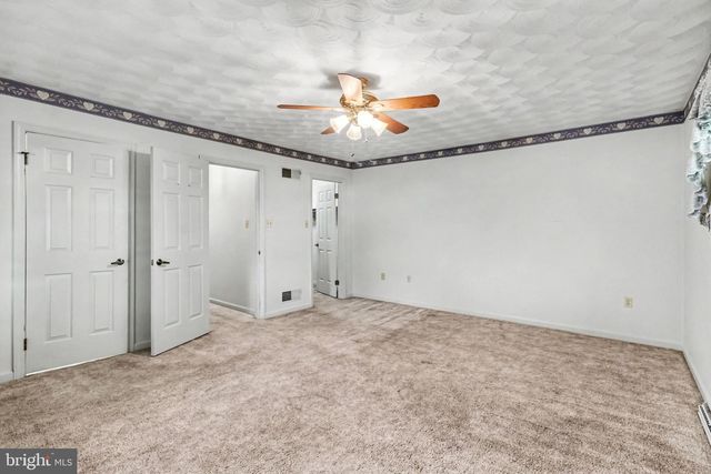 6 STRAWBERRY LN, Carlisle, PA 17013