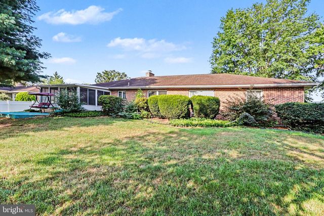 6 STRAWBERRY LN, Carlisle, PA 17013