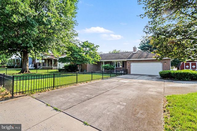 6 STRAWBERRY LN, Carlisle, PA 17013