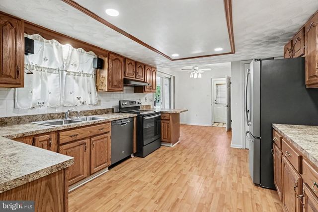 6 STRAWBERRY LN, Carlisle, PA 17013