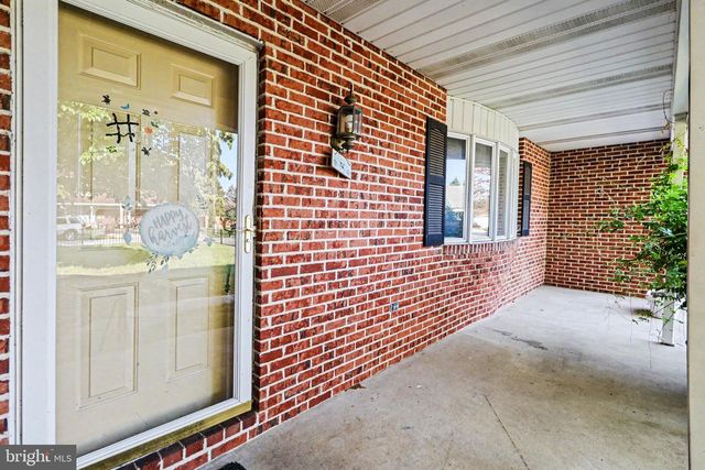 6 STRAWBERRY LN, Carlisle, PA 17013