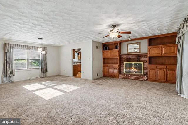 6 STRAWBERRY LN, Carlisle, PA 17013