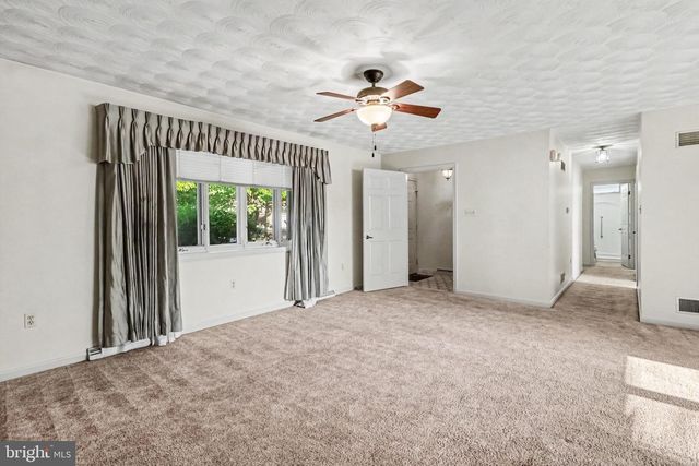 6 STRAWBERRY LN, Carlisle, PA 17013