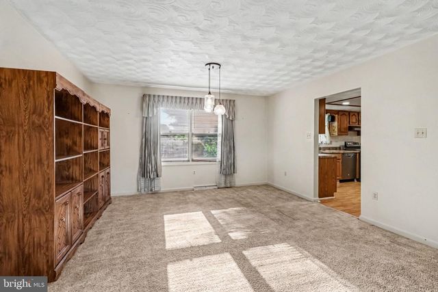 6 STRAWBERRY LN, Carlisle, PA 17013
