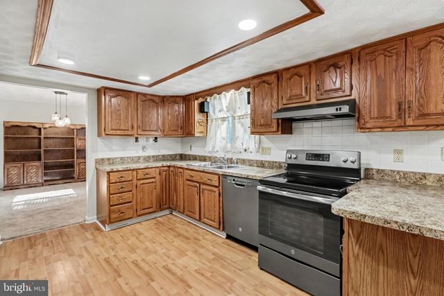 6 STRAWBERRY LN, Carlisle, PA 17013