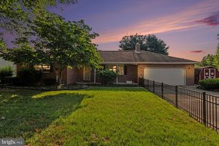 6 STRAWBERRY LN, Carlisle, PA 17013