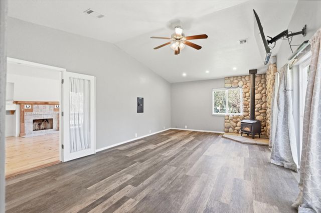 200 Humberd Lane, Grants Pass, OR 97527