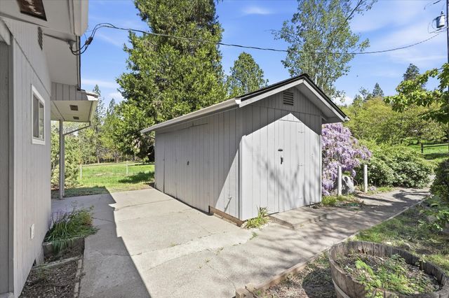 200 Humberd Lane, Grants Pass, OR 97527