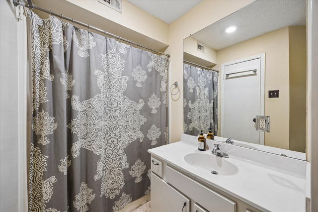 963 Althea Drive, Houston, TX 77018