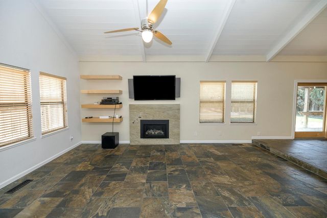 1127 River Bluff Dr, Oakdale, CA 95361