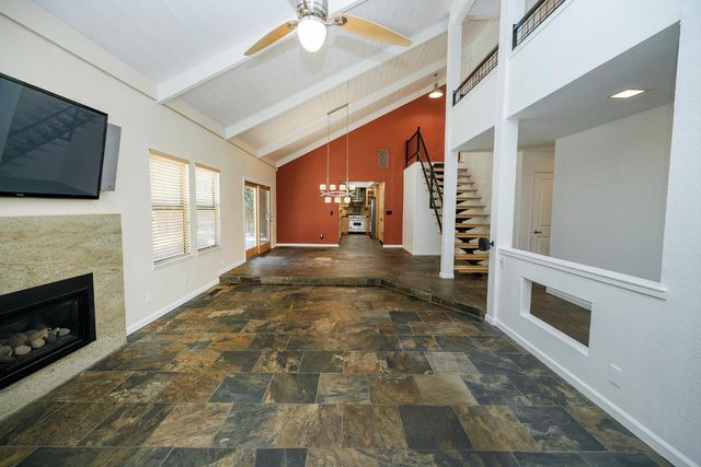 1127 River Bluff Dr, Oakdale, CA 95361