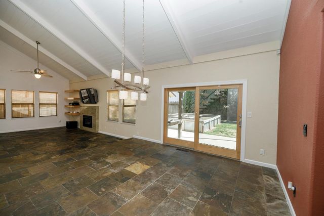 1127 River Bluff Dr, Oakdale, CA 95361