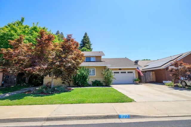 1127 River Bluff Dr, Oakdale, CA 95361