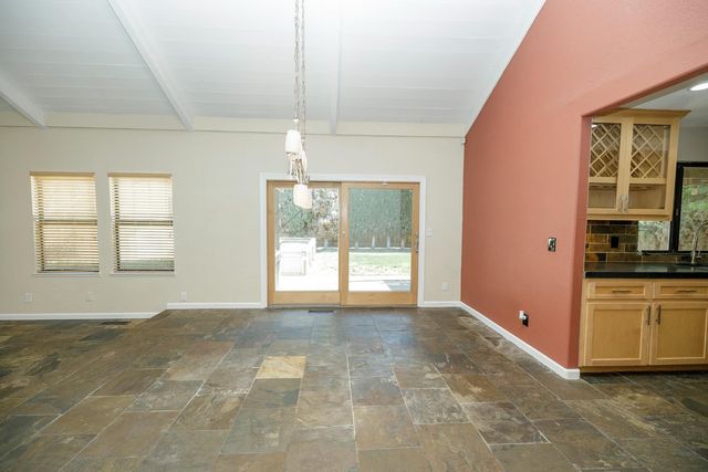 1127 River Bluff Dr, Oakdale, CA 95361