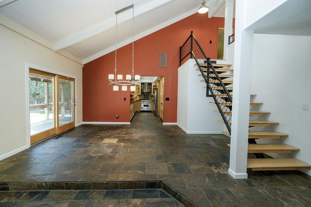 1127 River Bluff Dr, Oakdale, CA 95361