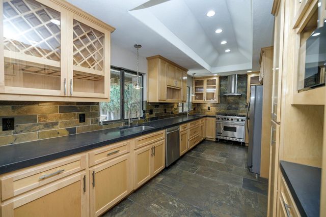 1127 River Bluff Dr, Oakdale, CA 95361